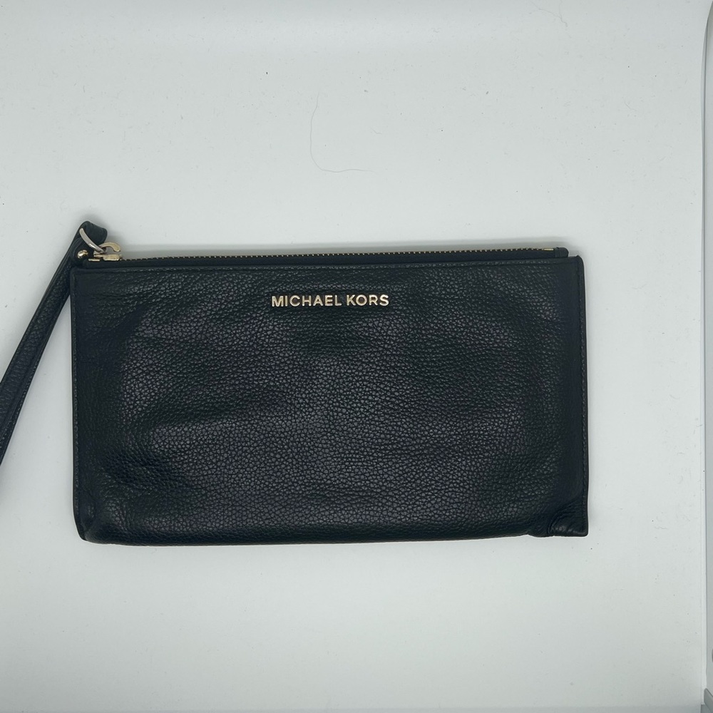 Black Leather Michael Kors Wristlet Wallet Zip Closure